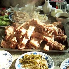 民贺店车提供宁夏小吃清真全羊席 的做法,其包含：主料,辅料,食材,做法等,让您在免费的小吃培训中学习到清真全羊席 的烹饪技巧