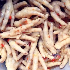 民贺店车提供凉菜凉拌酸辣鸡爪 的做法,其包含：主料,辅料,食材,做法等,让您在免费的小吃培训中学习到凉拌酸辣鸡爪 的烹饪技巧