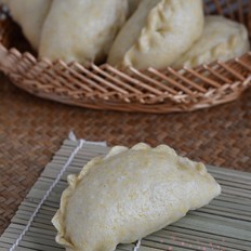 民贺店车提供糕点主食两样面萝卜丝大蒸饺 的做法,其包含：主料,辅料,食材,做法等,让您在免费的小吃培训中学习到两样面萝卜丝大蒸饺 的烹饪技巧