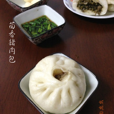 民贺店车提供糕点主食茴香猪肉包 的做法,其包含：主料,辅料,食材,做法等,让您在免费的小吃培训中学习到茴香猪肉包 的烹饪技巧