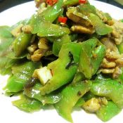 民贺店车提供粤菜蒜蓉豆豉炒苦瓜 的做法,其包含：主料,辅料,食材,做法等,让您在免费的小吃培训中学习到蒜蓉豆豉炒苦瓜 的烹饪技巧