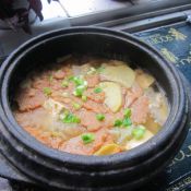 民贺店车提供韩国料理锅巴酱汤 的做法,其包含：主料,辅料,食材,做法等,让您在免费的小吃培训中学习到锅巴酱汤 的烹饪技巧