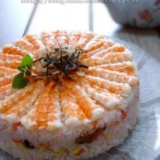 民贺店车提供日本料理鲜虾寿司蛋糕 的做法,其包含：主料,辅料,食材,做法等,让您在免费的小吃培训中学习到鲜虾寿司蛋糕 的烹饪技巧