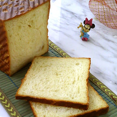 民贺店车提供蛋糕面包白土司面包 的做法,其包含：主料,辅料,食材,做法等,让您在免费的小吃培训中学习到白土司面包 的烹饪技巧