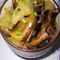 民贺店车提供莴苣鳝鱼片的做法,其包含：主料,辅料,食材,做法等,让您在免费的小吃培训中学习到莴苣鳝鱼片的烹饪技巧